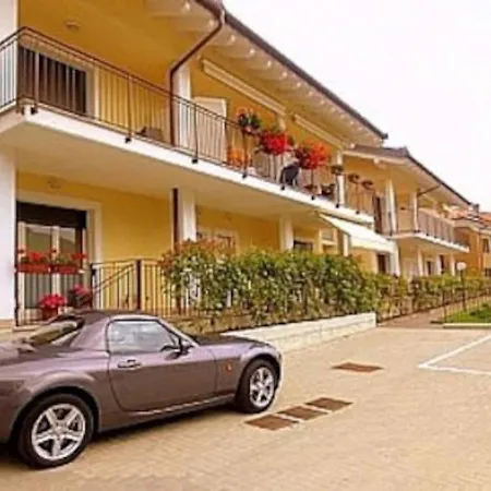 Village Apartment-pool, Parking, Garden-by Italian Apartmán Lenno