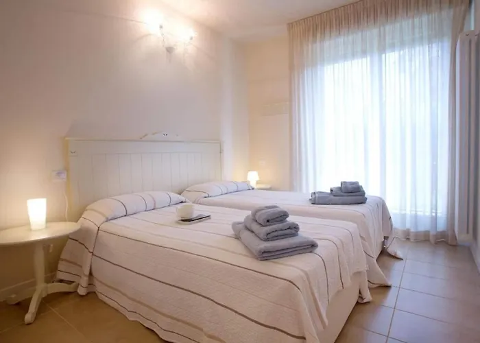 アパート Village Apartment-pool, Parking, Garden-by Italian レンノ