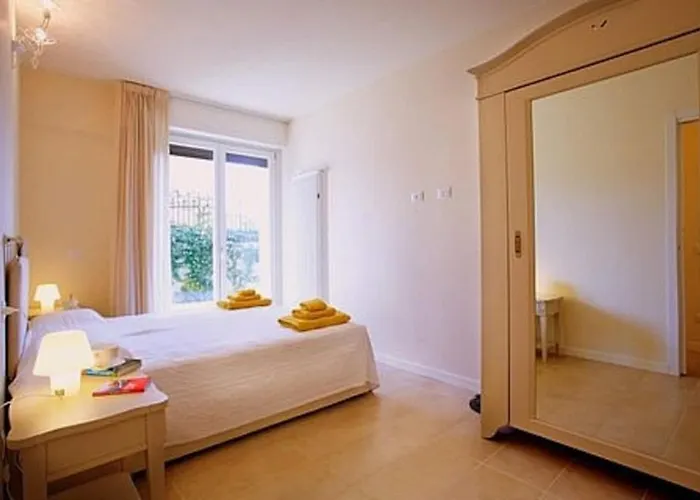 Village Apartment-pool, Parking, Garden-by Italian * レンノ