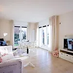 Village Apartment-pool, Parking, Garden-by Italian Lägenhet Lenno
