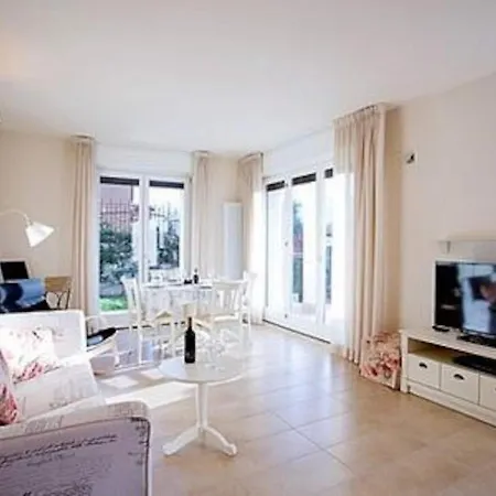 Village Apartment-pool, Parking, Garden-by Italian Appartamento Lenno