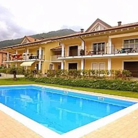 Village Apartment-pool, Parking, Garden-by Italian Appartamento Lenno